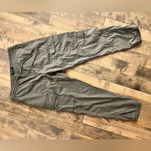 Mens Forever 21 cargo pants in grey color.